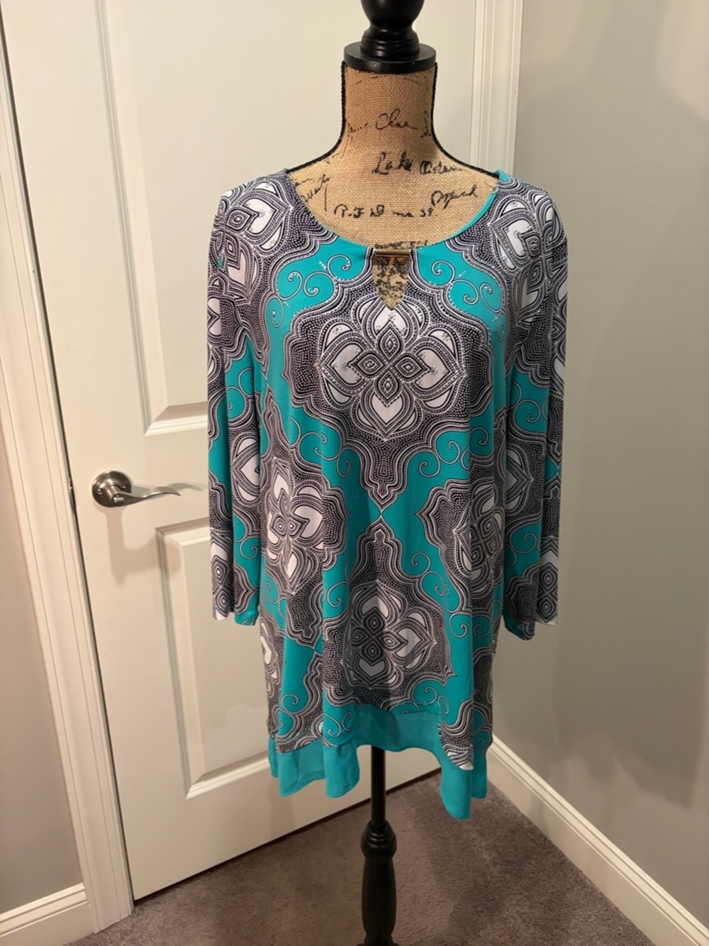 JM Collection Teal and Black Geometric Keyhole Tunic